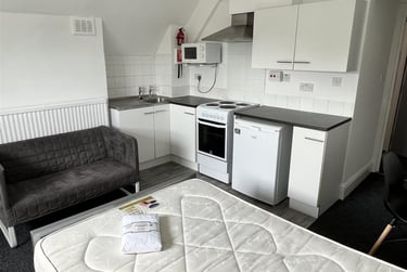 1 bed studio, 16 Eccles Old Road, City Centre, Salford, M67AF - Image 2